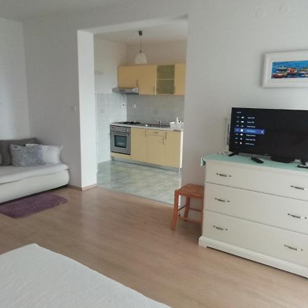 Feel Good Apartment Banjol Bagian luar foto